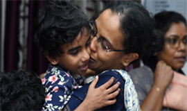 ഇരുൾ മാഞ്ഞു, വെളിച്ചത്തിലേക്ക്