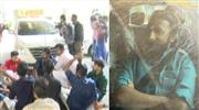 രാ​ഹു​ൽ മാ​ങ്കൂ​ട്ട​ത്തി​ലി​ന്‍റെ കാ​ര്‍ ത​ട​ഞ്ഞ് എ​സ്എ​ഫ്ഐ; റോ​ഡി​ൽ കു​ത്തി​യി​രു​ന്ന് പ്ര​തി​ഷേ​ധം