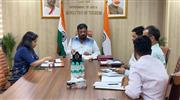 കേ​ന്ദ്ര ഉ​ദ്യോ​ഗ​സ്ഥ​രു​മാ​യി കൂ​ടി​ക്കാ​ഴ്ച​യി​ലാ​ണ്: കാ​ണാ​നി​ല്ലെ​ന്ന വി​മ​ര്‍​ശ​ന​ങ്ങ​ള്‍​ക്ക് മ​റു​പ​ടി​യു​മാ​യി സു​രേ​ഷ് ഗോ​പി