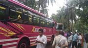 ബ​സും ലോ​റി​യും കൂ​ട്ടി​യി​ടി​ച്ചു; നി​ര​വ​ധി പേ​ർ​ക്ക് പ​രി​ക്ക്