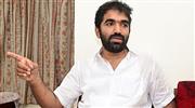 പാ​ർ​ട്ടി​ക്കു​ള്ളി​ൽ ഒ​രു പ്ര​ശ്ന​വു​മി​ല്ല; പ്ര​വീ​ൺ കു​മാ​റു​മാ​യി ചാ​ണ്ടി ഉ​മ്മ​ൻ കൂ​ടി​ക്കാ​ഴ്ച ന​ട​ത്തി