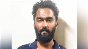 മു​ഖ്യ​മ​ന്ത്രി​ക്കു​നേ​രേ ക​രി​ങ്കൊ​ടി; ഒ​രാ​ള്‍ ക​സ്റ്റ​ഡി​യി​ല്‍