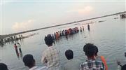 ട്രാ​ക്ട​ർ ട്രോ​ളി പു​ഴ​യി​ലേ​ക്ക് മ​റി​ഞ്ഞു; 11 പേ​ർ​ക്ക് ദാ​രു​ണാ​ന്ത്യം