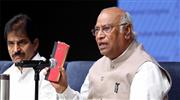 "ഭ​ര​ണ​ഘ​ട​ന​യി​ലെ ഏ​തെ​ങ്കി​ലും വാ​ക്കി​ല്‍ സ്പ​ര്‍​ശി​ച്ചാ​ല്‍ പ​ല്ലും ന​ഖ​വും ഉ​പ​യോ​ഗി​ച്ച് പോ​രാ​ടും