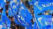ഒ​റ്റ​പ്പാ​ലം എ​ന്‍​എ​സ്എ​സ് കോ​ള​ജി​ല്‍ അ​ധ്യാ​പ​ക​രെ ത​ട​ഞ്ഞ് വ​ച്ച് കെ​എ​സ്‌​യു പ്ര​തി​ഷേ​ധം