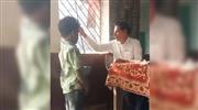 സ്കൂ​ളി​ൽ വി​ദ്യാ​ർ​ഥി​ക​ളെ അ​തി​ക്രൂ​ര​മാ​യി മ​ർ​ദി​ച്ച് അ​ധ്യാ​പ​ക​ൻ; ഞെ​ട്ടി​ക്കു​ന്ന സം​ഭ​വം മ​ധ്യ​പ്ര​ദേ​ശി​ൽ