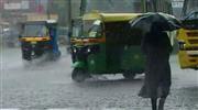 മ​ഴ ക​ന​ക്കു​ന്നു; ആ​റു ജി​ല്ല​ക​ളി​ൽ യെ​ല്ലോ അ​ല‌​ർ​ട്ട്