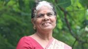 ക്ഷേ​ത്ര മു​റ്റം അ​ടി​ച്ച് വാ​രു​ന്ന​തി​നി​ടെ മ​ര​ക്കൊ​മ്പ് ത​ല​യി​ൽ വീ​ണു വീ​ട്ട​മ്മ മ​രി​ച്ചു