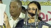 രൂ​ക്ഷ​മാ​യ വാ​ക്ക്പോ​ര്; പൊ​തു​വേ​ദി​യി​ൽ ത​ർ​ക്കി​ച്ച് മ​ന്ത്രി വീ​ണാ ജോ​ർ​ജും മ​ഞ്ചേ​രി ന​ഗ​ര​സ​ഭാ അ​ധ്യ​ക്ഷ​യും