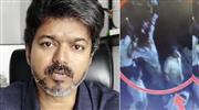 ക​രൂ​ർ ദു​ര​ന്തം; വി​ജ​യ്‍​ക്ക് നേ​രെ യു​വാ​വ് ചെ​രു​പ്പെ​റി​യു​ന്ന ദൃ​ശ്യ​ങ്ങ​ൾ പു​റ​ത്ത്