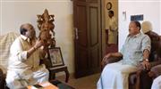 വെ​ള്ളാ​പ്പ​ള്ളി ന​ടേ​ശ​നെ വീ​ട്ടി​ലെ​ത്തി ക​ണ്ട് വി.​മു​ര​ളീ​ധ​ര​ന്‍