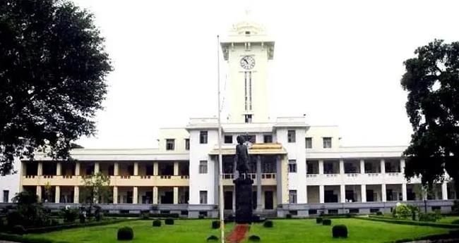 കോ​ള​ജി​ൽ സ​ണ്ണി ലി​യോ​ണി​ന്‍റെ നൃ​ത്തം;  പ്രി​ൻ​സി​പ്പ​ലി​നോ​ട് വി​ശ​ദീ​ക​ര​ണം തേ​ടി