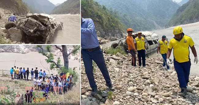ഉ​ത്ത​രാ​ഖ​ണ്ഡി​ൽ ട്രാ​വ​ല​ര്‍ പു​ഴ​യി​ലേ​ക്ക് മ​റി​ഞ്ഞ് അ​പ​ക​ടം: എ​ട്ടു മ​ര​ണം