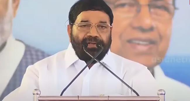 ആ​രോ​ഗ്യ​മ​ന്ത്രി വ​ന്ന് ഉ​രു​ട്ടി​യി​ട്ട​താ​ണോ; വി​മാ​നാ​പ​ക​ടം ഉ​ണ്ടാ​യാ​ല്‍ പ്ര​ധാ​ന​മ​ന്ത്രി രാ​ജി​വ​യ്ക്ക​ണോ​യെ​ന്ന് മ​ന്ത്രി വാ​സ​വ​ന്‍