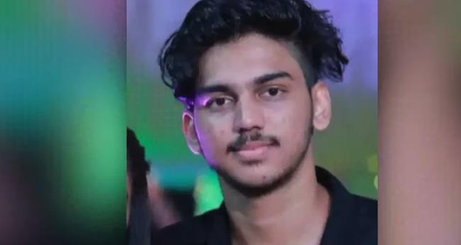 തെ​രു​വു​നാ​യ കു​റു​കെ ചാ​ടി; സ്‌​കൂ​ട്ട​ര്‍ നി​യ​ന്ത്ര​ണം വി​ട്ട് മ​റി​ഞ്ഞ് യു​വാ​വ് മ​രി​ച്ചു