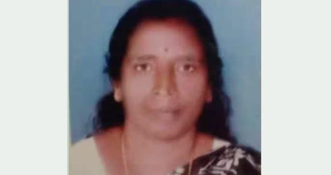 തി​രു​വ​ല്ല​യി​ൽ  ഒ​ടി​ഞ്ഞു​വീ​ണ മ​ര​ച്ചി​ല്ല​യു​ടെ അ​ടി​യി​ൽ​പ്പെ​ട്ട് വീ​ട്ട​മ്മ മ​രി​ച്ചു