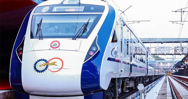 മ​ണി​ക്കൂ​റി​ൽ 180 കി​ലോ​മീ​റ്റ​ർ വേ​ഗ​ത; 24 കോ​ച്ചു​ക​ളു​ള്ള വ​ന്ദേ സ്ലീ​പ്പ​ർ ട്രെ​യി​ൻ ഉ​ട​നെ​ത്തും