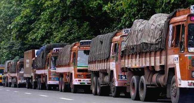 പ​ച്ച​ക്ക​റി ചാ​ക്കു​ക​ൾ​ക്ക​ടി​യി​ൽ വ​ൻ സ്ഫോ​ട​ക ശേ​ഖ​രം; വാ​ള​യാ​റി​ൽ ലോ​റി ഡ്രൈ​വ​ർ അ​റ​സ്റ്റി​ൽ
