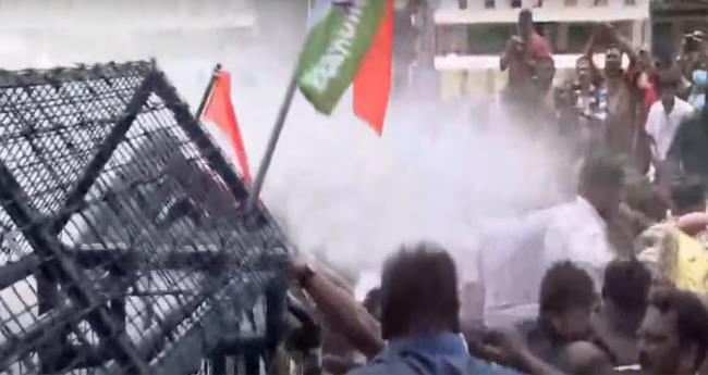 കോ​ട്ട​യം മെ​ഡി​ക്ക​ൽ കോ​ള​ജ് ആ​ശു​പ​ത്രി​യി​ൽ യൂ​ത്ത് കോ​ൺ​ഗ്ര​സ് പ്ര​തി​ഷേ​ധം, സം​ഘ​ർ​ഷം