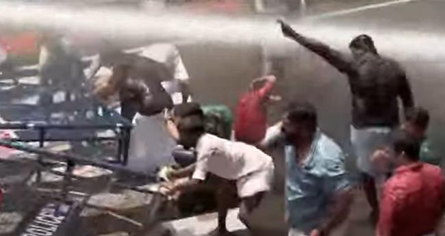 തൃ​ശൂ​രി​ലെ യൂ​ത്ത് കോ​ണ്‍​ഗ്ര​സ് മാ​ര്‍​ച്ചി​ൽ സം​ഘ​ർ​ഷം