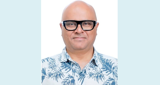 ഡോ. ​അ​ഭി​ലാ​ഷ്  പി​ള്ള​യ്ക്ക്  വ​യ​ലാ പു​ര​സ്കാ​രം