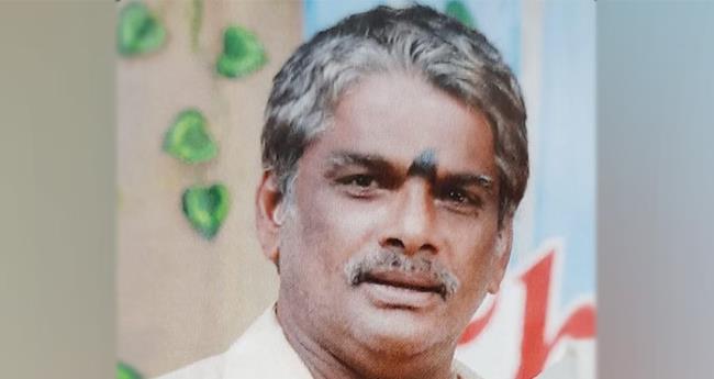 ദേ​ശീ​യ​പാ​ത​യി​ലെ കു​ഴി​യി​ൽ വീ​ണു; സ്കൂ​ട്ട​ർ യാ​ത്ര​ക്കാ​ര​ന് ദാ​രു​ണാ​ന്ത്യം