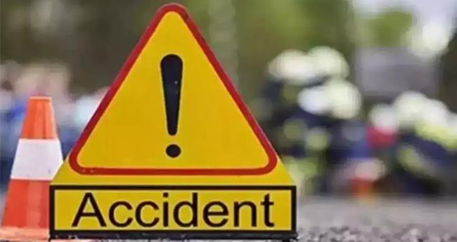 ട്രാ​വ​ല​ർ ത​ല​കീ​ഴാ​യി മ​റി​ഞ്ഞു ; പ​ത്തു​പേ​ർ​ക്ക് പ​രി​ക്ക്