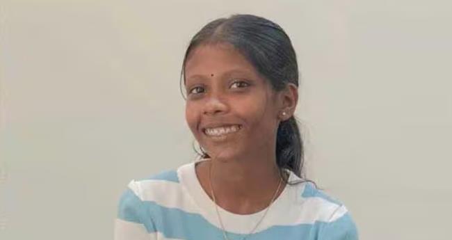 കു​ന്നം​കു​ള​ത്ത് ടോ​റ​സ് ലോ​റി​യും ബൈ​ക്കും കൂ​ട്ടി​യി​ടി​ച്ച് വി​ദ്യാ​ര്‍​ഥി​നി മ​രി​ച്ചു