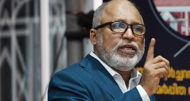 വി​വ​രാ​വ​കാ​ശ അ​പേ​ക്ഷ​ക​രി​ൽനി​ന്ന്  അ​ധി​ക​തു​ക വാ​ങ്ങി; ഓ​ഫീ​സ​ർ​മാ​ർ പണം തിരികെ നല്‍കണമെന്ന് ഉത്തരവ്‌