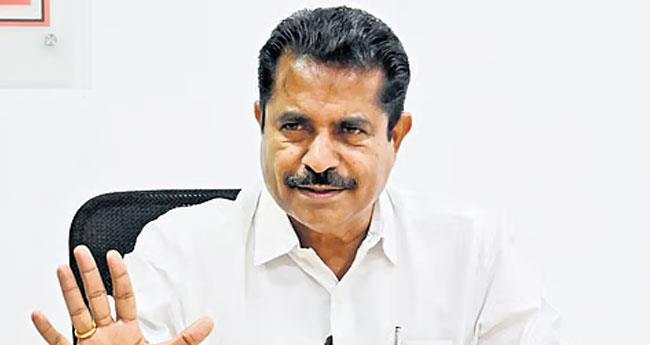 രാ​ഹു​ലി​ന്‍റേ​ത് വ്യ​ക്തി​പ​ര​മാ​യ കൂ​ടി​ക്കാ​ഴ്ച; തെ​റ്റ് പ​റ​യു​ന്നി​ല്ലെ​ന്ന് അ​ടൂ​ർ പ്ര​കാ​ശ്