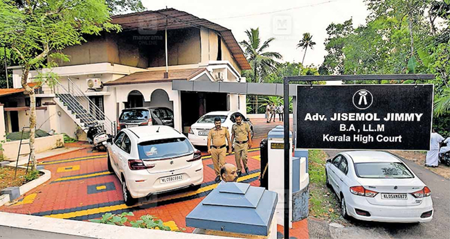 അഭിഭാഷകയും മക്കളും ആറ്റിൽ ചാടി മരിച്ച സംഭവം:  ഭർത്താവും ഭർതൃപിതാവും അറസ്റ്റിൽ