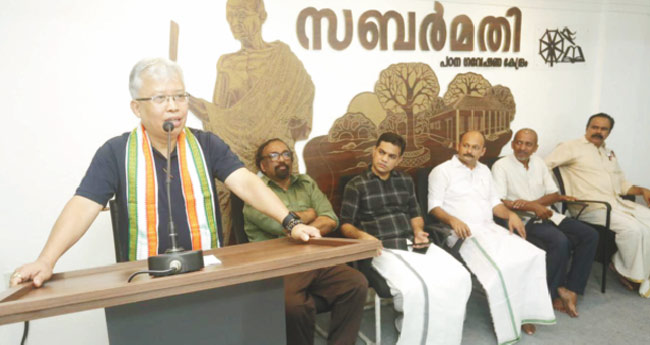 മോദിയുടേത് വി​​​കൃ​​​ത​​​ ത​​​മാ​​​ശ​​​: മ​​​ണി​​​പ്പു​​​ര്‍ എം​​​പി ​​​അം​​​ഗോം​​​ച