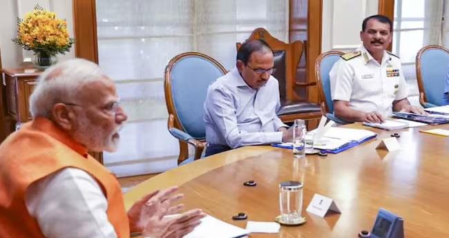 പാ​ക് സം​ഘ​ർ​ഷം; പ്ര​ധാ​ന​മ​ന്ത്രി​യെ ക​ണ്ട് വ്യോ​മ​സേ​ന മേ​ധാ​വി