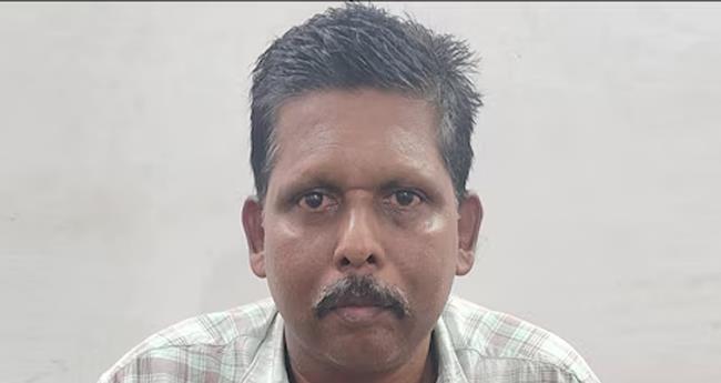 ആ​ല​പ്പു​ഴ​യി​ൽ യു​വ​തി​യെ പി​താ​വ് ക​ഴു​ത്ത് ഞെ​രി​ച്ച് കൊ​ല​പ്പെ​ടു​ത്തി