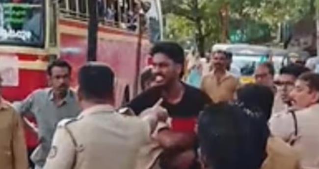 യു​വാ​വി​ന് വെ​ട്ടേ​റ്റു; ര​ണ്ട് പേ​ർ ക​സ്റ്റ​ഡി​യി​ൽ