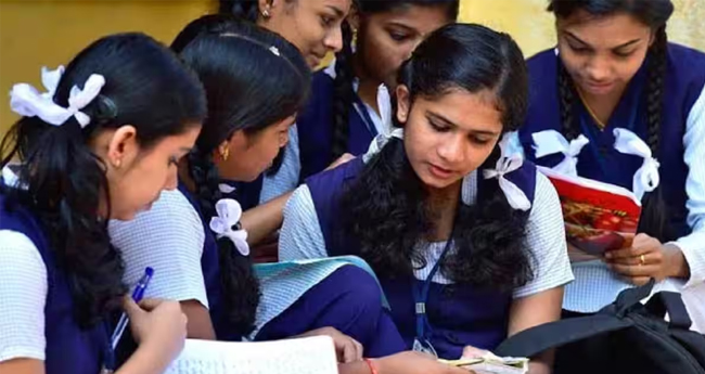 പ്ല​സ് വ​ൺ ഒ​ന്നാം അ​ലോ​ട്ട്മെ​ന്‍റ് പ്ര​സി​ദ്ധീ​ക​രി​ച്ചു
