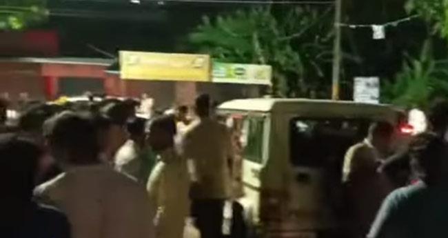 ആ​ലു​വ​യി​ല്‍ വാ​ഹ​ന​ങ്ങ​ള്‍ ത​ല്ലി​ത്ത​ക​ര്‍​ത്തു; ര​ണ്ടു​പേ​ര്‍ പി​ടി​യി​ല്‍