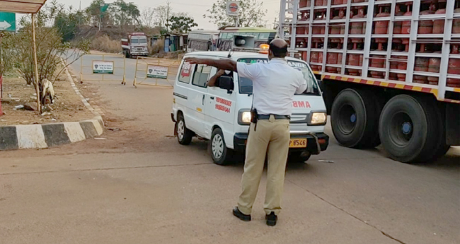 തലപ്പാടിയില്‍ ഇന്നലെയും ആംബുലന്‍സുകൾ തടഞ്ഞു