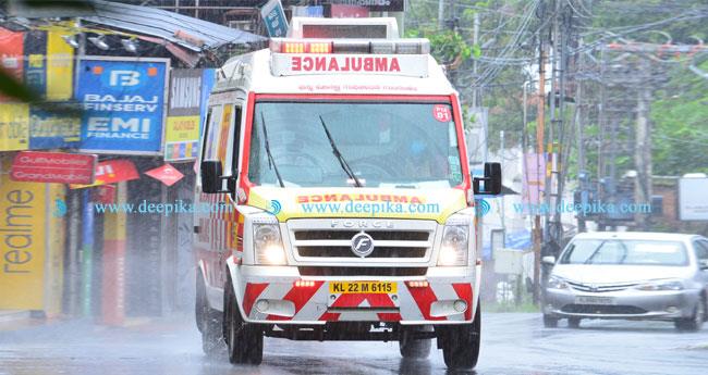 വി​തു​ര​യി​ൽ ആം​ബു​ല​ൻ​സ് ത​ട​ഞ്ഞ കോ​ൺ​ഗ്ര​സ് പ്ര​വ​ർ​ത്ത​ക​ർ അ​റ​സ്റ്റി​ൽ