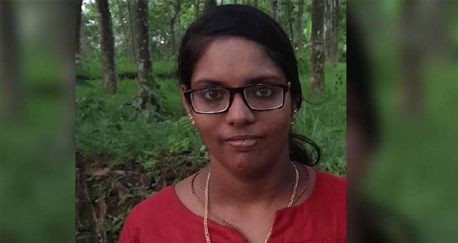 എ​ട്ട് മാ​സം ഗ​ർ​ഭി​ണി​യാ​യ യു​വ​തി ജീ​വ​നൊ​ടു​ക്കി​യ സം​ഭ​വം; ഭ​ർ​തൃ​വീ​ട്ടു​കാ​ർ​ക്കെ​തി​രേ പ​രാ​തി