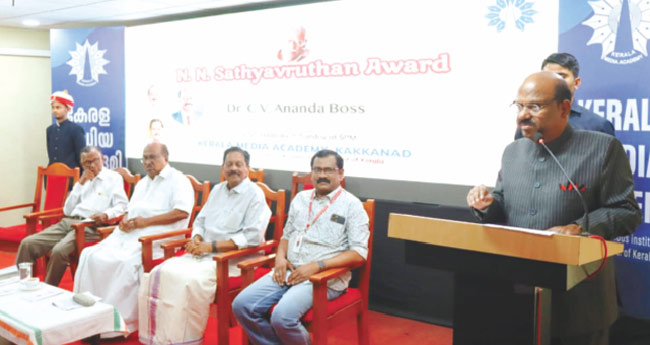 മാ​ധ്യ​മ​ങ്ങ​ളു​ടെ കൈ​പി​ടി​ച്ച​ല്ലാ​തെ ജ​നാ​ധി​പ​ത്യ​ത്തി​നു നി​ല​നി​ല്‍​പ്പി​ല്ല: സി.​വി. ആ​ന​ന്ദ​ബോ​സ്