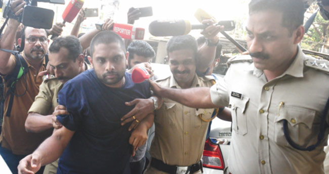 പാതിവി​ല ത​ട്ടി​പ്പ് : ജില്ലകളിൽ ഡി​വൈ​എ​സ്പി​മാ​രു​ടെ നേ​തൃ​ത്വ​ത്തി​ൽ അ​ന്വേ​ഷ​ണസം​ഘം