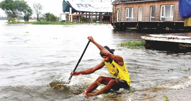 പു​ന്ന​മ​ട​യി​ലെ ഫി​നി​ഷിം​ഗ് പോ​യി​ന്‍റി​ലി​രു​ന്ന്  ഓ​ർ​മ​ക​ളു​ടെ ഓ​ള​ങ്ങ​ളി​ൽ അ​ന​ന്തു തു​ഴ​യെ​റി​ഞ്ഞു