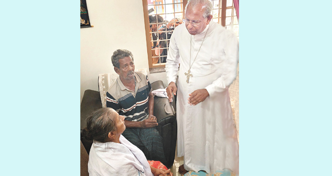 ഛ​ത്തീ​സ്ഗ​ഡിൽ കന്യാസ്ത്രീകളെ  അറസ്റ്റ് ചെയ്ത സംഭവം; സ​ന്യ​സ്ത​ർ​ക്കു രാ​ജ്യ​ത്തു സ്വ​ത​ന്ത്ര​ സ​ഞ്ചാ​രം  നി​ഷേ​ധി​ക്ക​പ്പെ​ടു​ന്നു: മാ​ർ താ​ഴ​ത്ത്