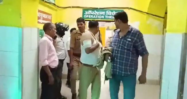 വ​നി​താ കോ​ൺ​സ്റ്റ​ബി​ളി​നെ ആ​ക്ര​മി​ച്ച പ്ര​തി പോ​ലീ​സു​മാ​യു​ണ്ടാ​യ ഏ​റ്റു​മു​ട്ട​ലി​ൽ കൊ​ല്ല​പ്പെ​ട്ടു