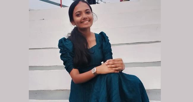 കെ​എ​സ്ആ​ര്‍​ടി​സി ബ​സ് താ​ഴ്ച​യി​ലേ​ക്ക് മ​റി​ഞ്ഞ് അ​പ​ക​ടം; അ​ടി​യി​ൽ കു​ടു​ങ്ങി​യ വി​ദ്യാ​ർ​ഥി​നി​ക്ക് ദാ​രു​ണാ​ന്ത്യം