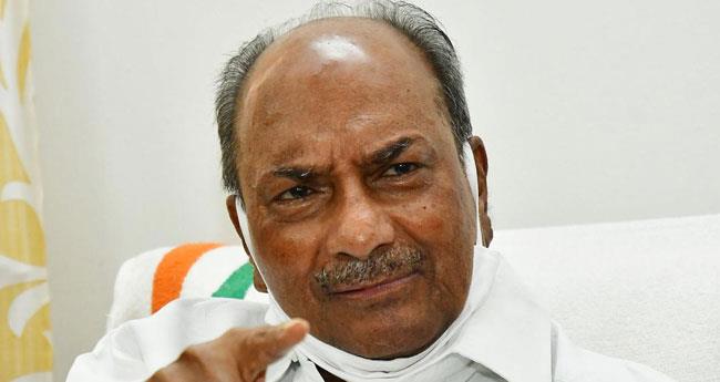പോ​ലീ​സ് ന​ട​പ​ടി കോ​ട​തി നി​ർ​ദേ​ശ പ്ര​കാ​രം; എ.​കെ.​ആ​ന്‍റ​ണി​യെ പി​ന്തു​ണ​ച്ച് ശി​വ​ഗി​രി മ​ഠാ​ധി​പ​തി