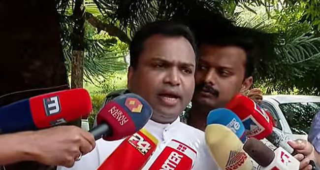 മു​ന​മ്പം: ചി​ല രാ​ഷ്‌ട്രീ​യ​പാർട്ടി​ക​ള്‍ ജ​ന​ങ്ങ​ളെ തെ​റ്റി​ദ്ധ​രി​പ്പി​ച്ചെ​ന്ന്  ഫാ. ആ​ന്‍റ​ണി ​വ​ട​ക്കേ​ക്ക​ര