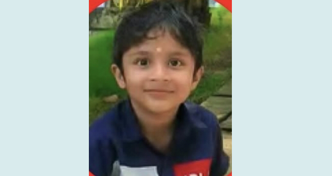 അ​മ്മ​യു​ടെ ക​ൺ​മു​ന്നി​ൽ സ്കൂൾബസിടിച്ചു പരിക്കേറ്റ രണ്ടാം ക്ലാസ് വിദ്യാർഥി മ​രി​ച്ചു