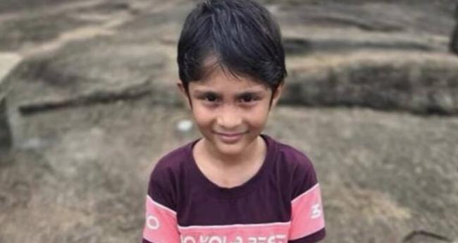 അ​മ്മ​യു​ടെ ക​ൺ​മു​ന്നി​ൽ​വ​ച്ച് സ്കൂ​ൾ ബ​സി​ടി​ച്ച് അ​പ​ക​ടം; ആ​റ് വ​യ​സു​കാ​ര​ൻ മ​രി​ച്ചു